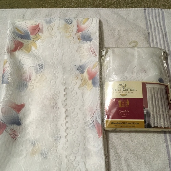 2 Sets of polyester window panels, one new se, one slightly used; 4 pcs total - Picture 4 of 16